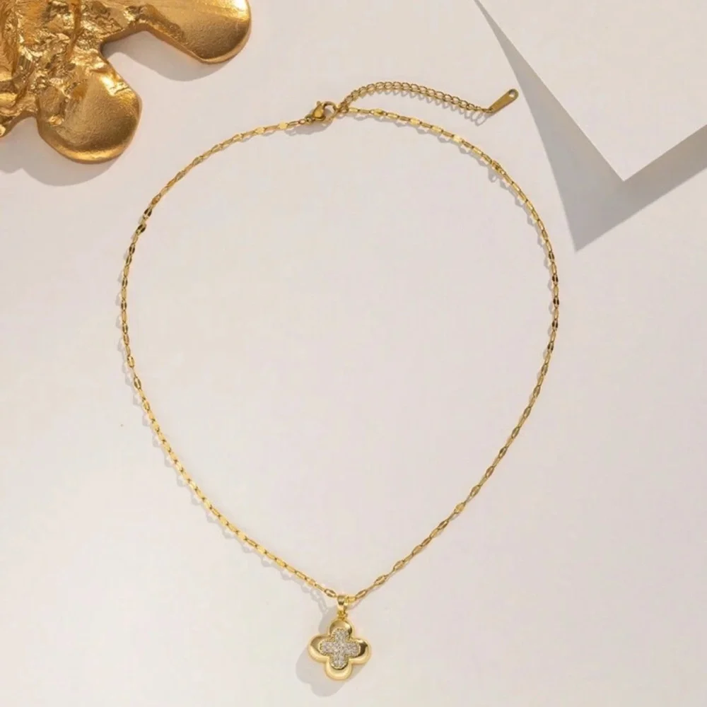 CLOVER NECKLACE - Picture 3 of 3